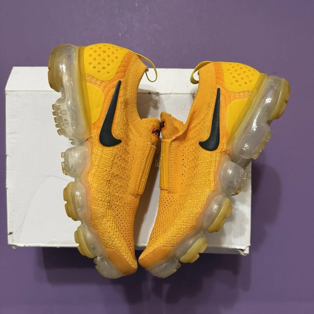 Nike Air VaporMax Moc 2 Slip-On Sneaker University Gold AJ6599-700 Women Size 7